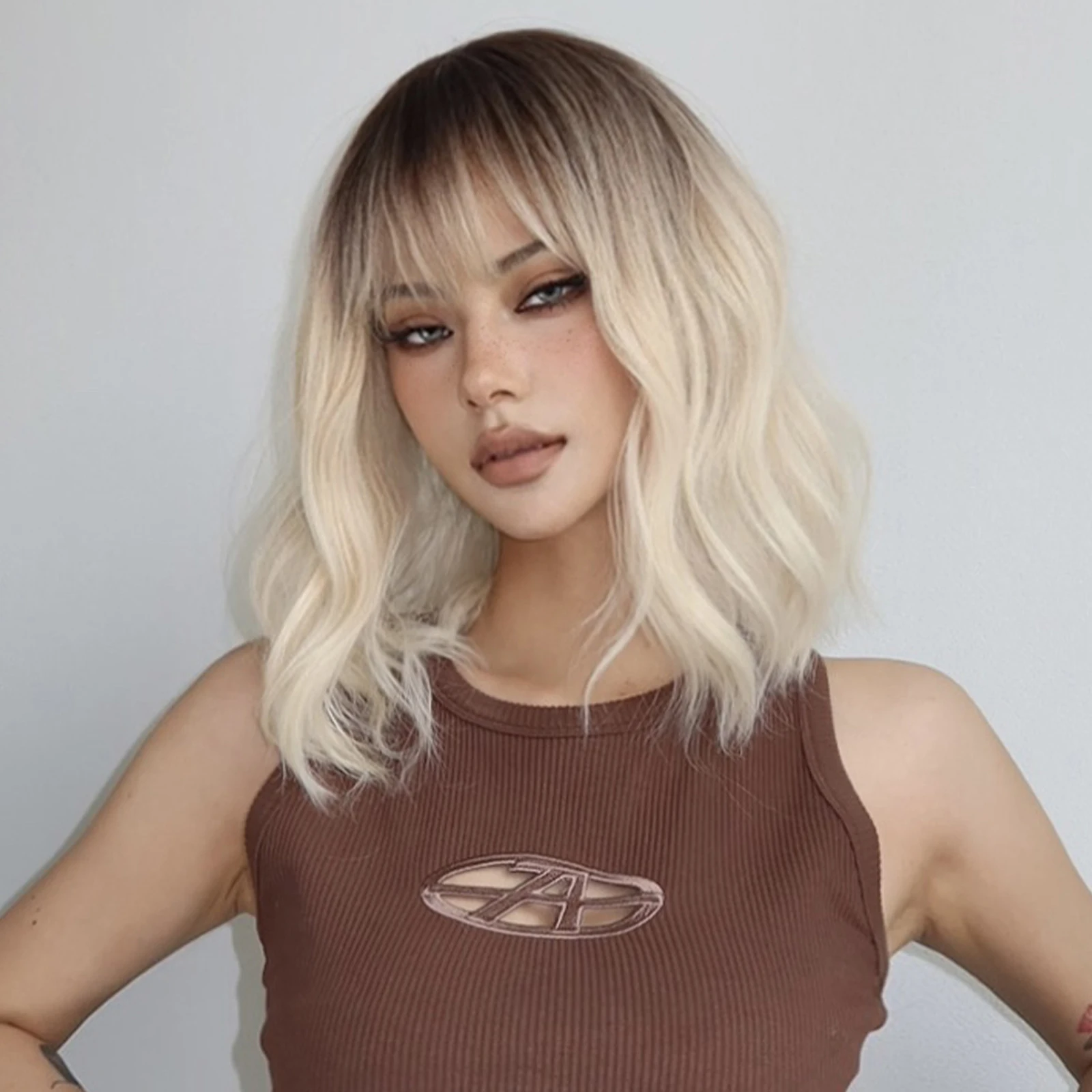 Short-Bobo-Wavy-Wigs-with-Bangs-Light-Blonde-Dark-Roots-Synthetic-Wigs-for-Women-Natural-Looking-3